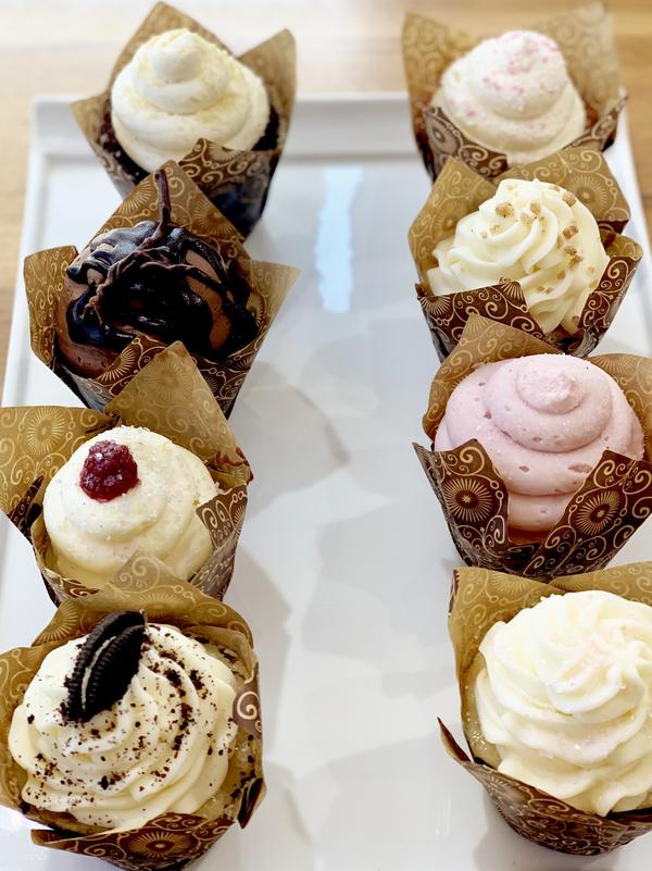 1 dozen gourmet cupakes